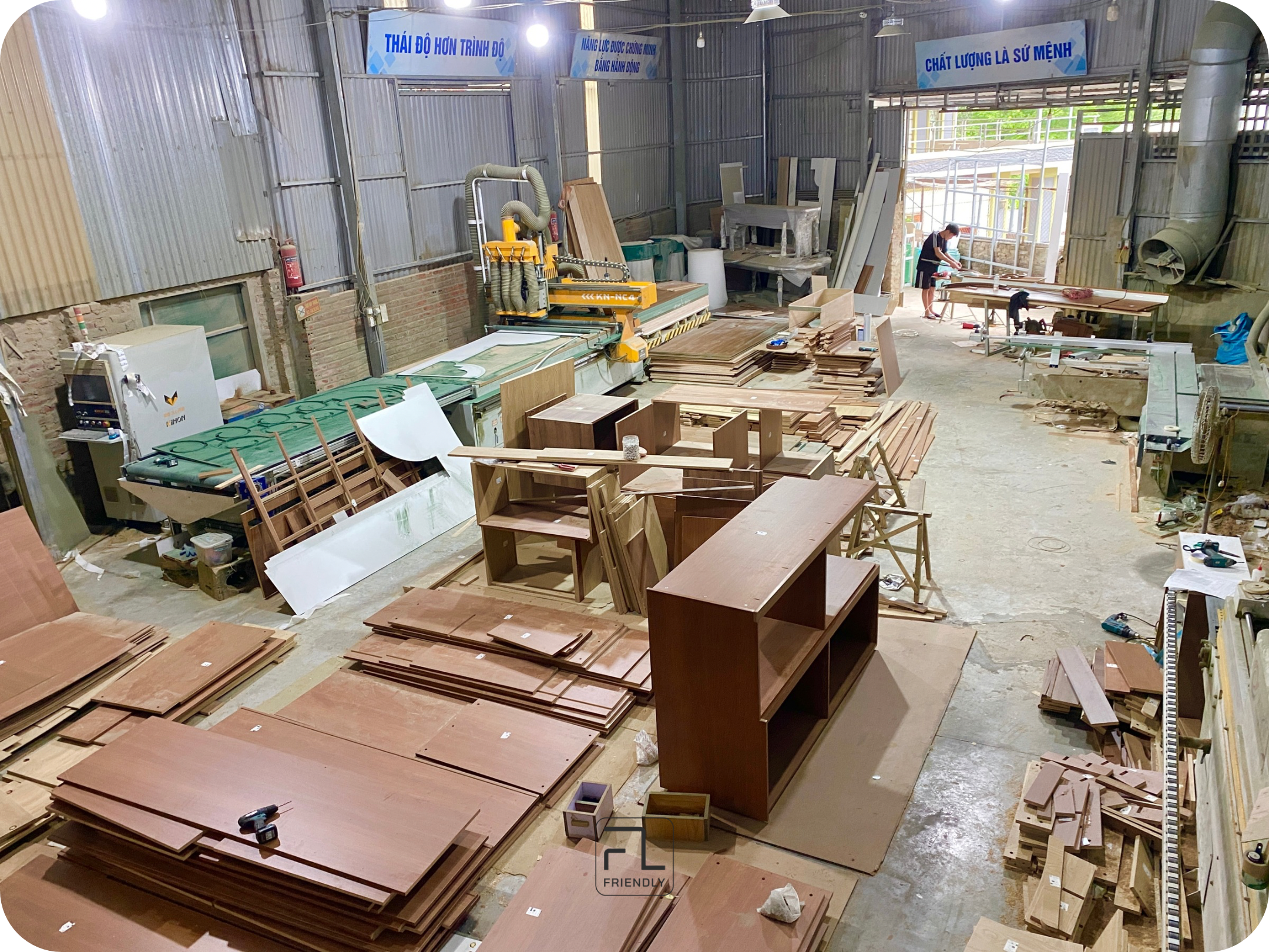 Xưởng sản xuất gần 1000m², hỗ trợ xây dựng hình ảnh đối tác